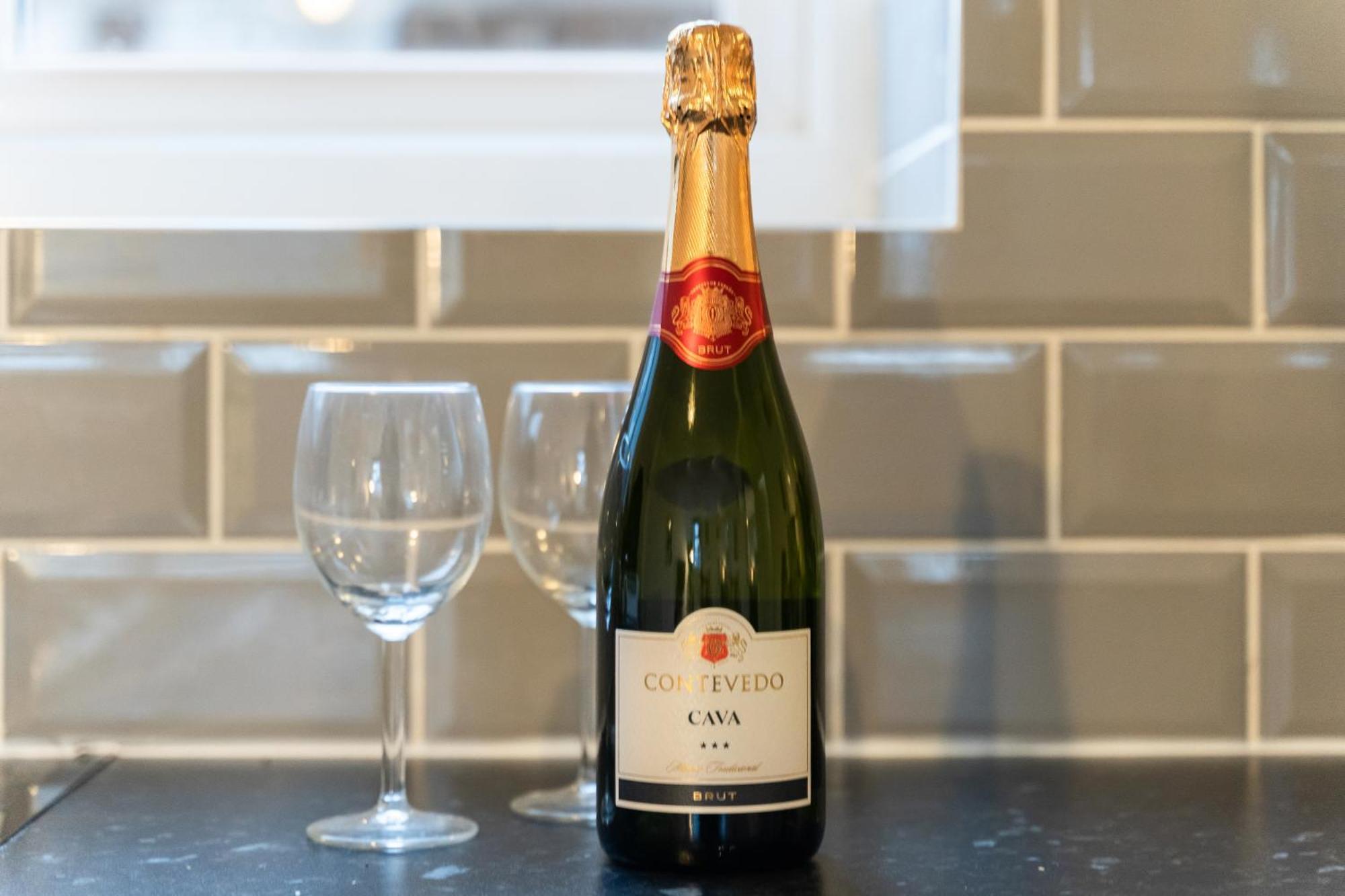 Stylish New Apartment - Free Wifi & Netflix - Top Rated - 3Mh Cradley Heath ภายนอก รูปภาพ