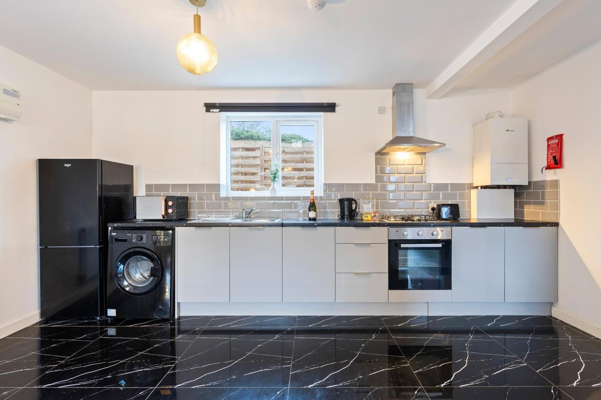 Stylish New Apartment - Free Wifi & Netflix - Top Rated - 3Mh Cradley Heath ภายนอก รูปภาพ