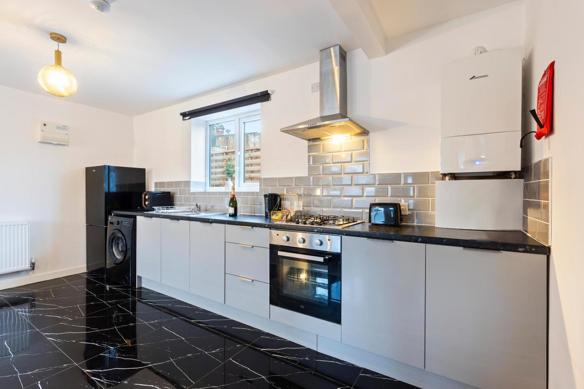 Stylish New Apartment - Free Wifi & Netflix - Top Rated - 3Mh Cradley Heath ภายนอก รูปภาพ