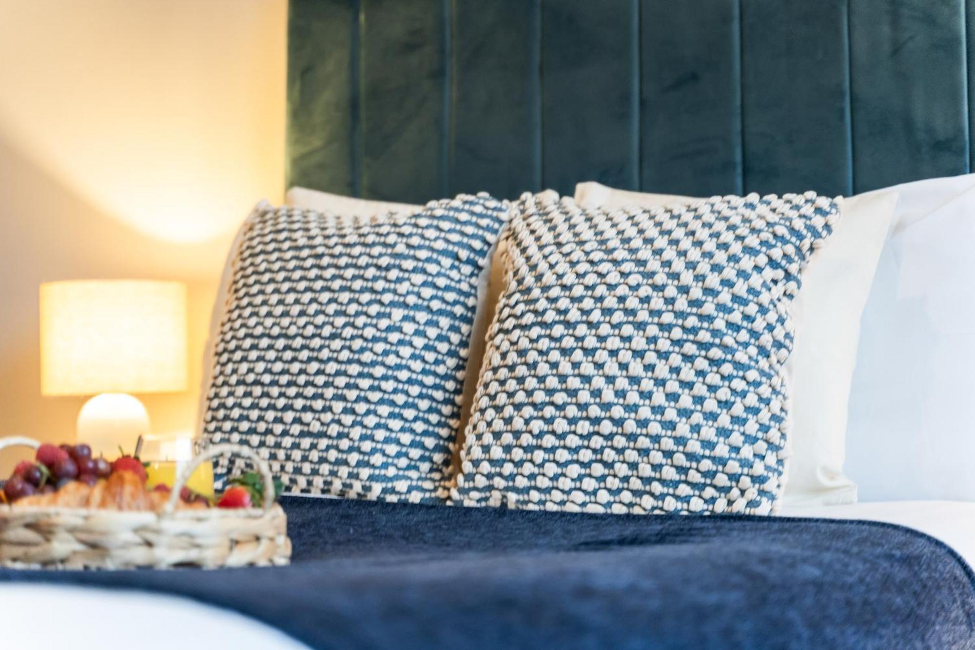 Stylish New Apartment - Free Wifi & Netflix - Top Rated - 3Mh Cradley Heath ภายนอก รูปภาพ