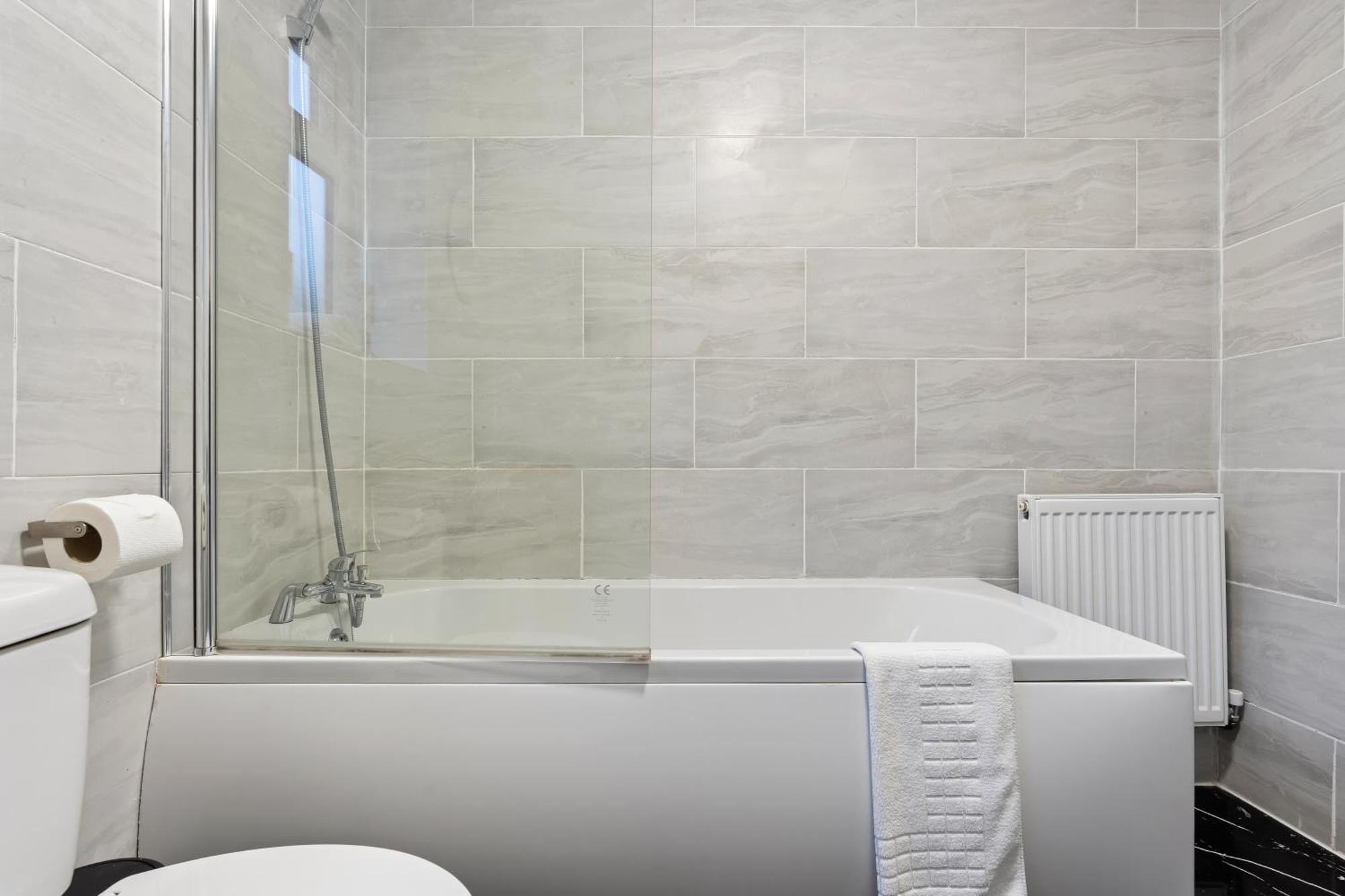 Stylish New Apartment - Free Wifi & Netflix - Top Rated - 3Mh Cradley Heath ภายนอก รูปภาพ